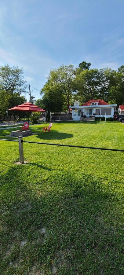 Balm Beach Resort And Motel Exterior foto