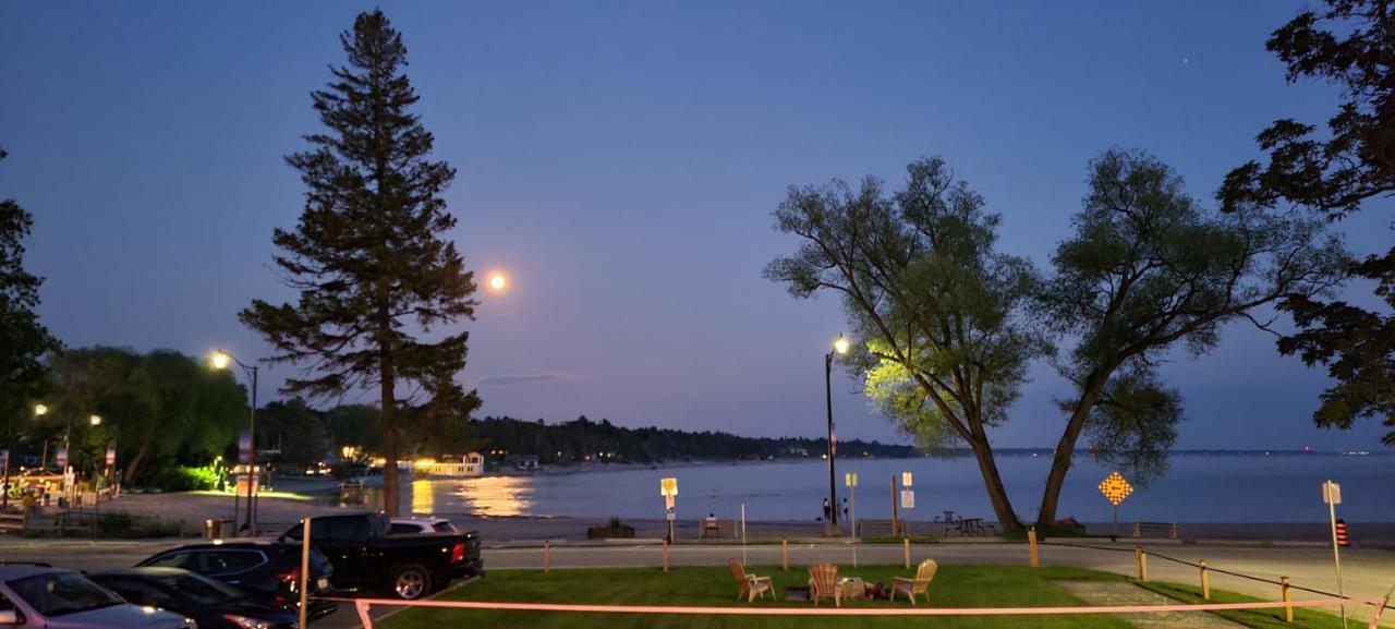 Balm Beach Resort And Motel Exterior foto