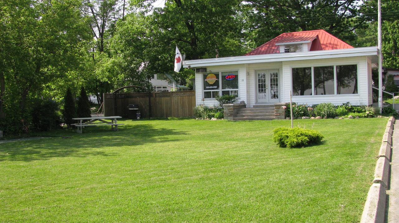 Balm Beach Resort And Motel Exterior foto