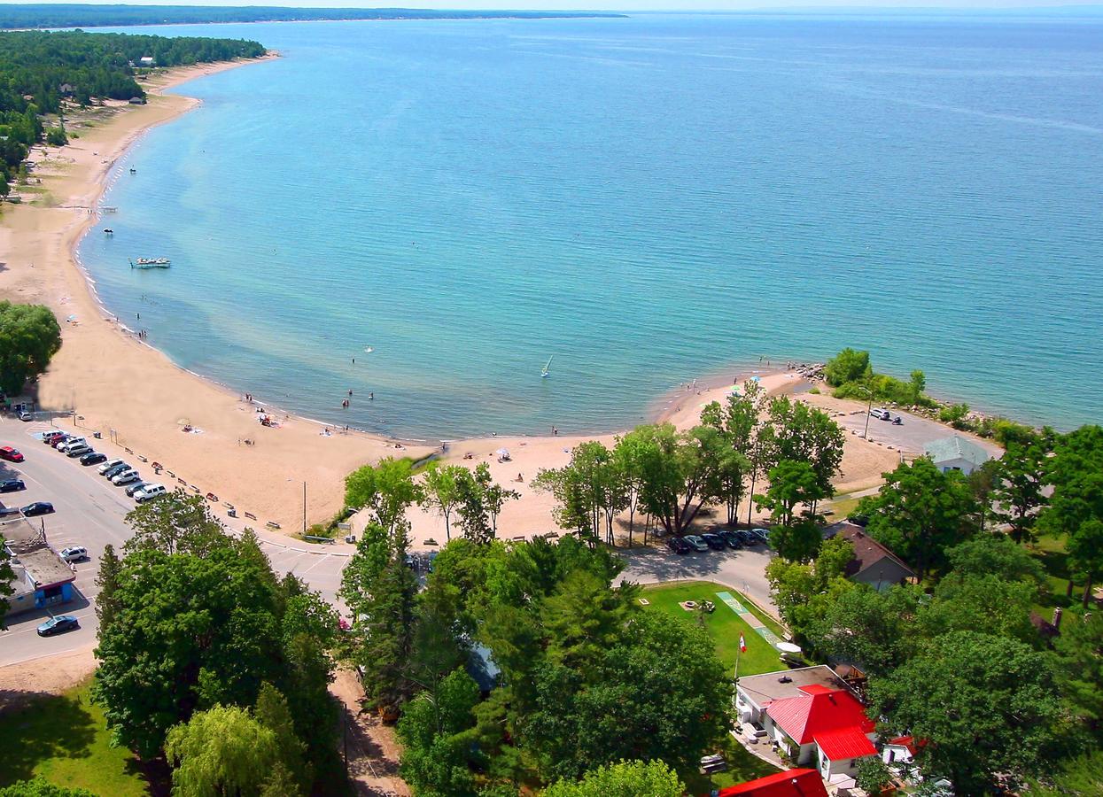 Balm Beach Resort And Motel Exterior foto